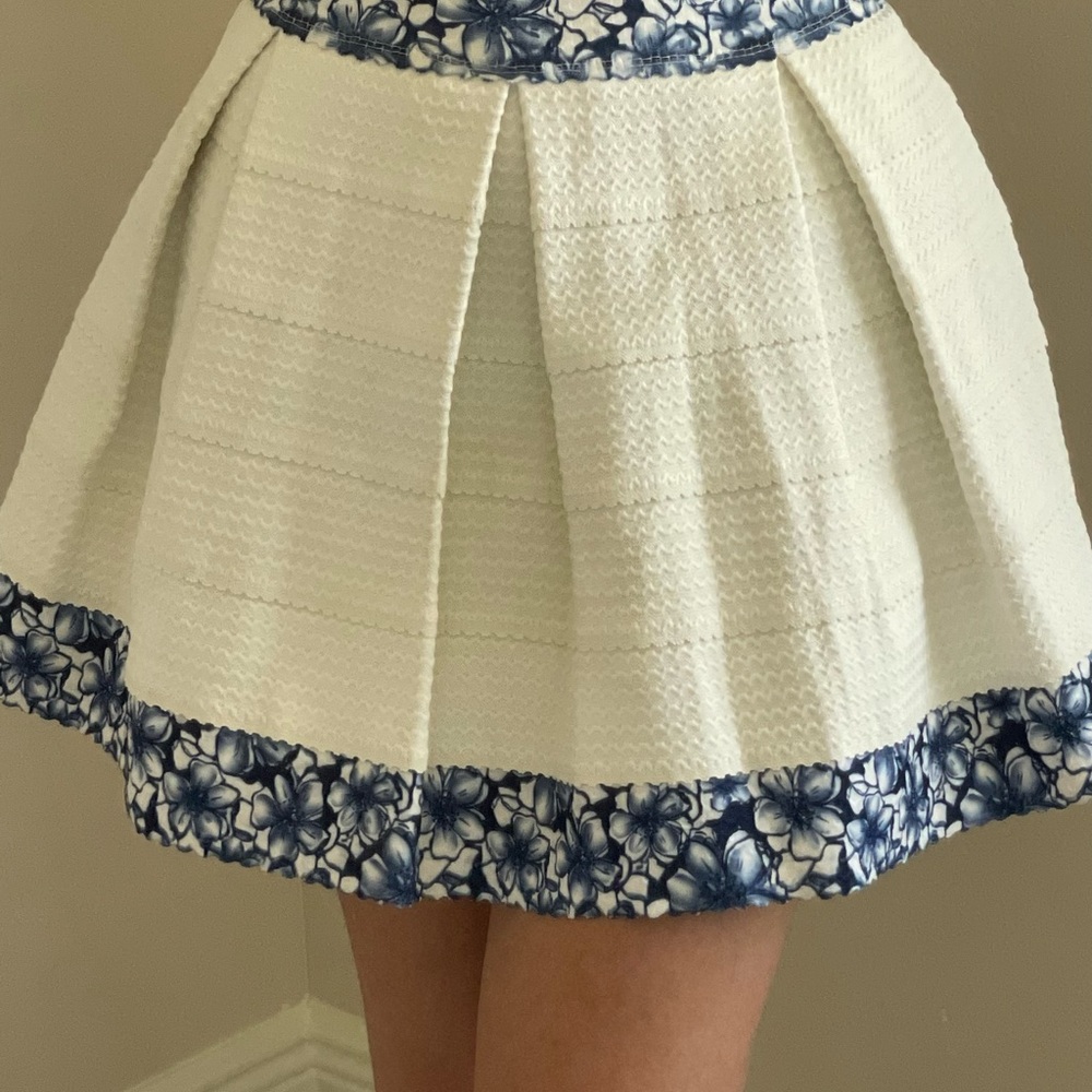 Beautiful mini puffy skirt